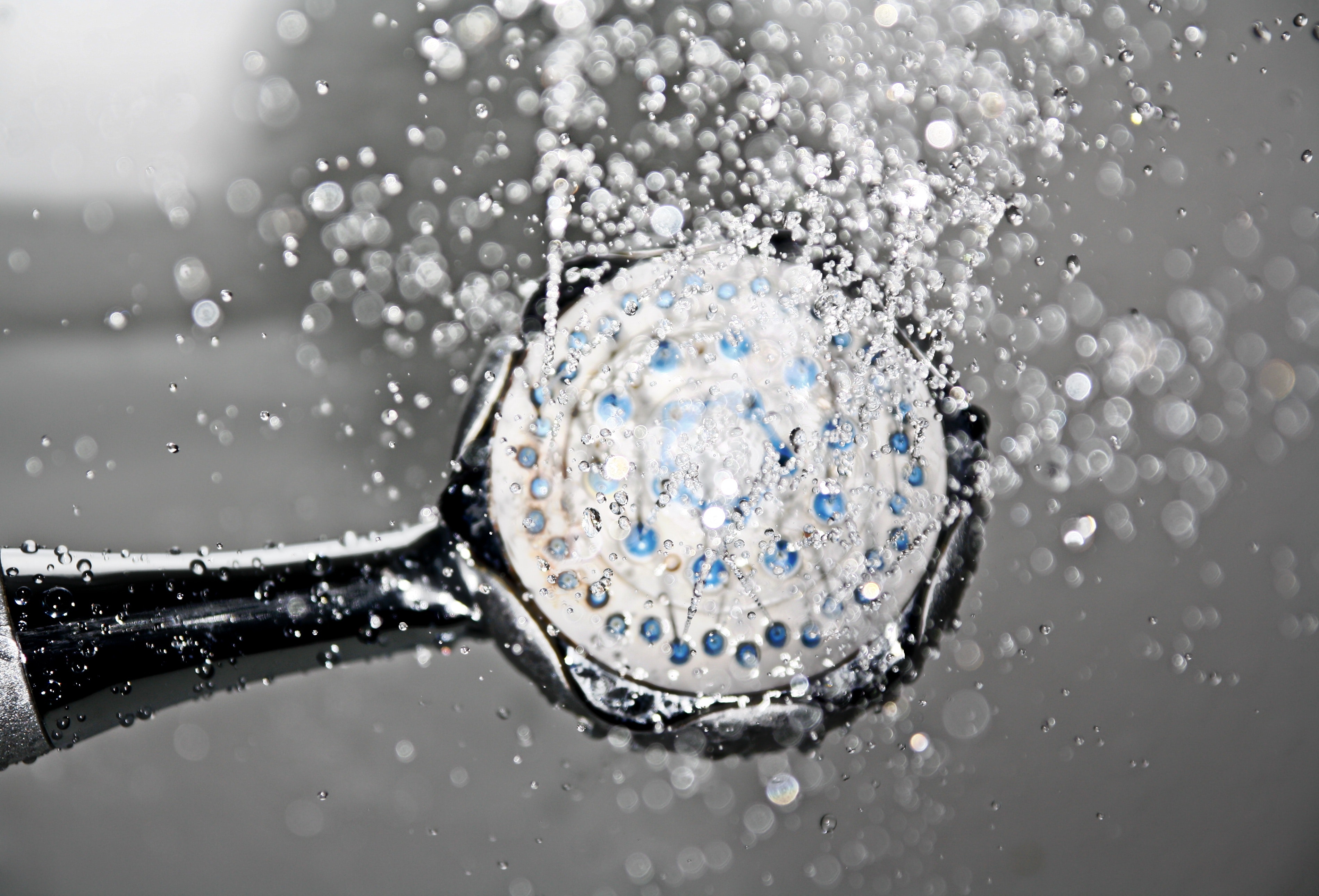 What types of commercial showers are available?