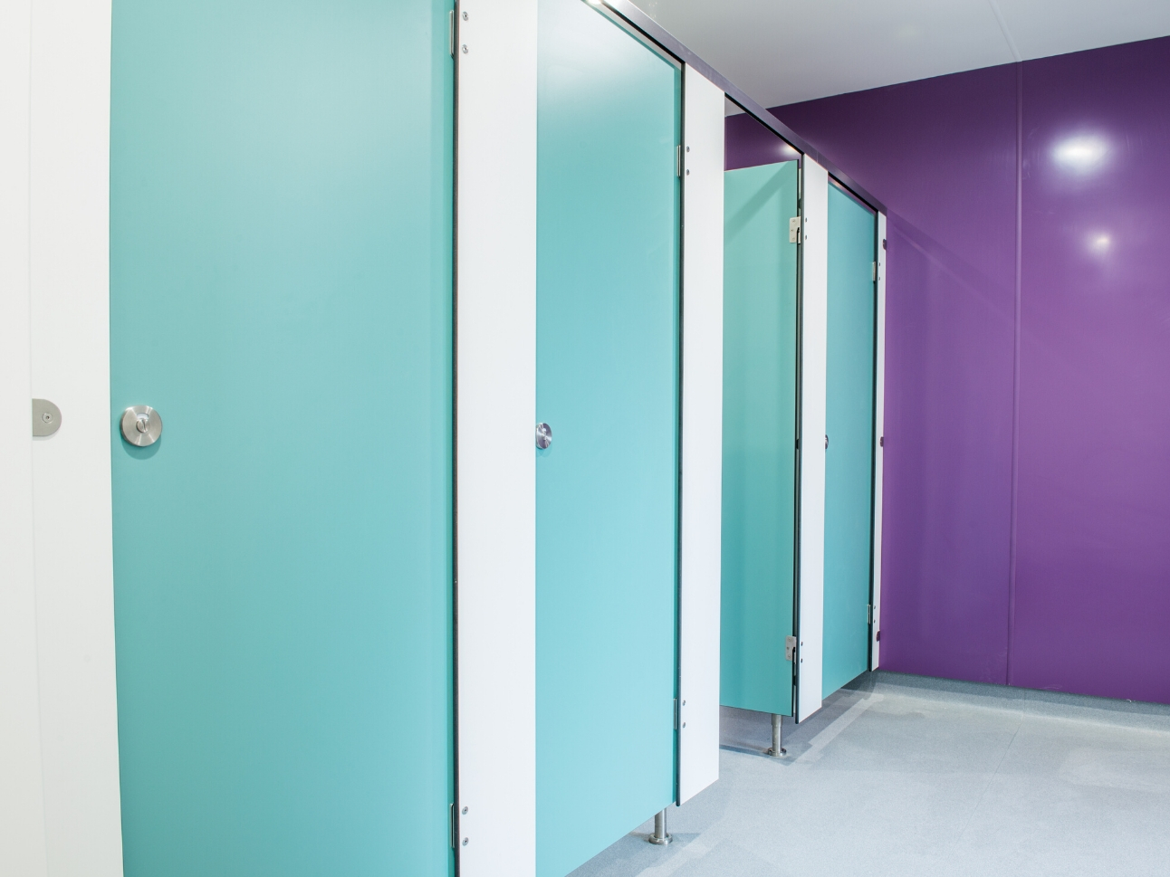 Altro installation recognition award for LVS Ascot washroom project