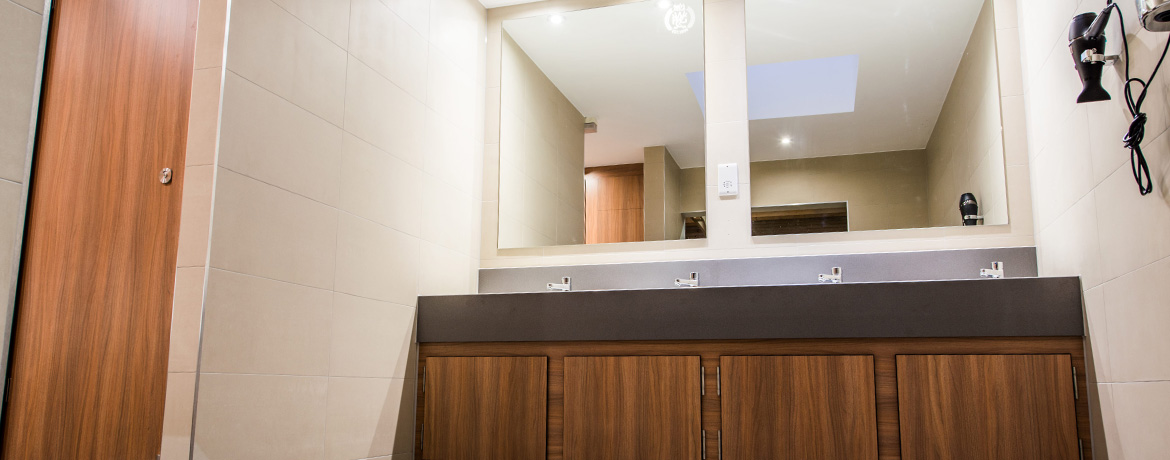 10 Traits of Exclusive Golf Club Changing Rooms
