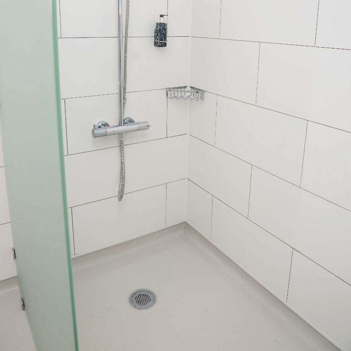 OTL Level Access Vinyl Floor Weetroom Drainage Kit Commercial