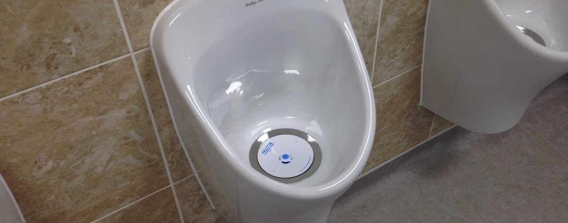 The Pros Cons Of Waterless Urinals Commercial Urinals Commercial Washrooms