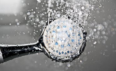 What types of commercial shower are available?