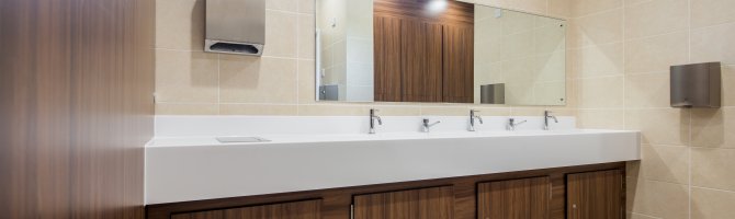 How many toilets and sinks should there be in a washroom?