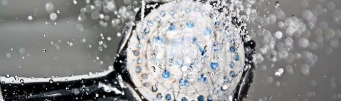 What types of commercial shower are available?
