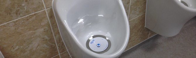 The Pros & Cons of Waterless Urinals