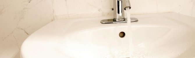 What height should a wash hand basin be?