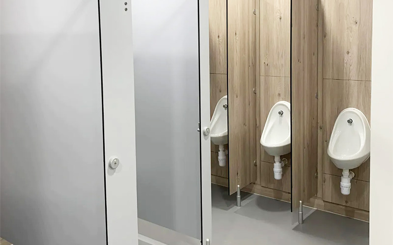 Gooch & Housego Washrooms Image Gallery - Urinals