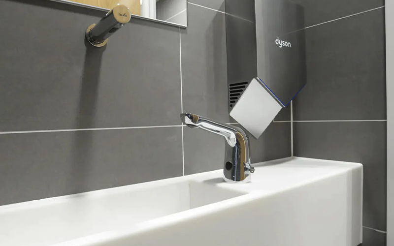 London Government Laboratory - Wall-Hung Basin