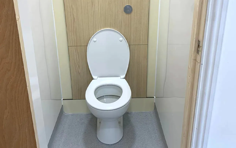Malling Town Club - Toilet Cubicle
