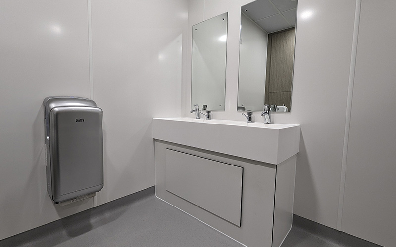 New Milton Conservative Club - Washtrough