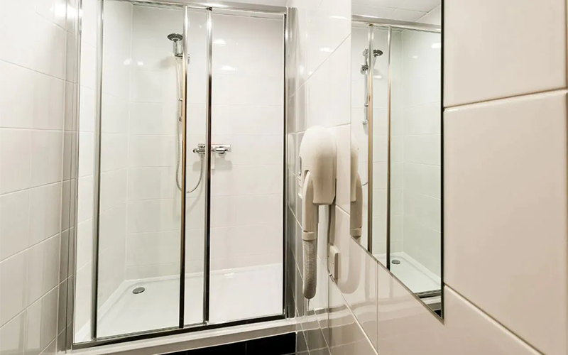 Sunbury Manor School - Shower