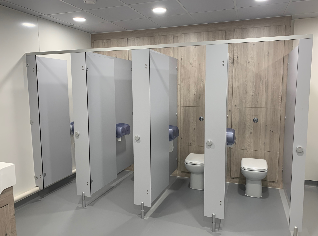 Gooch & Housego Toilet Cubicles - Commercial Washrooms
