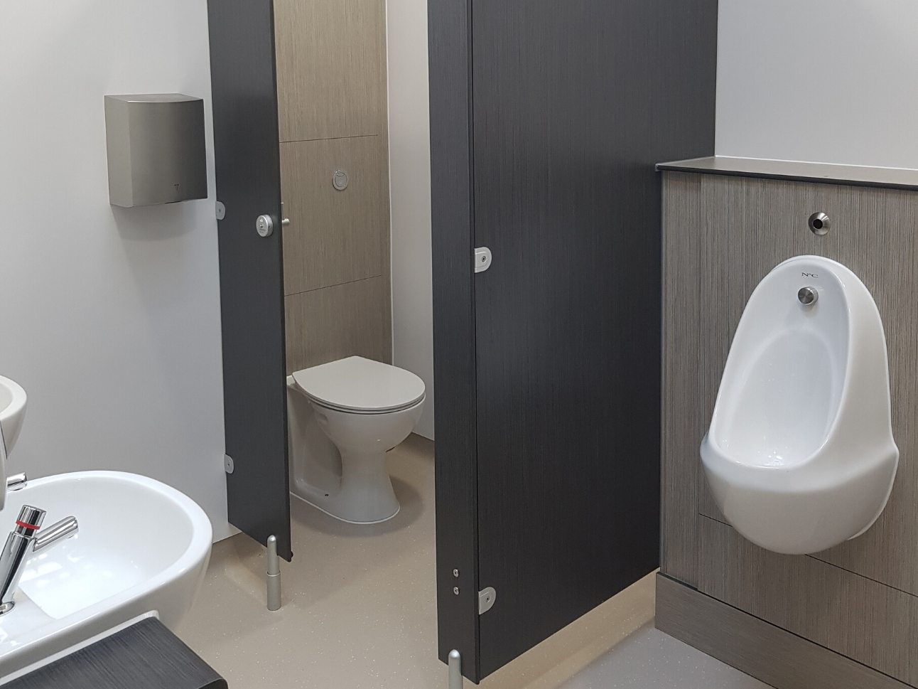 Poole Grammar School Washroom Renovation | Commercial Washrooms